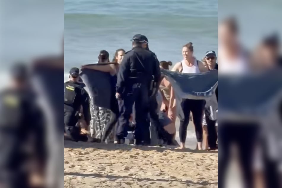 Zahlreiche Badegäste eilten der verletzten Frau zu Hilfe.