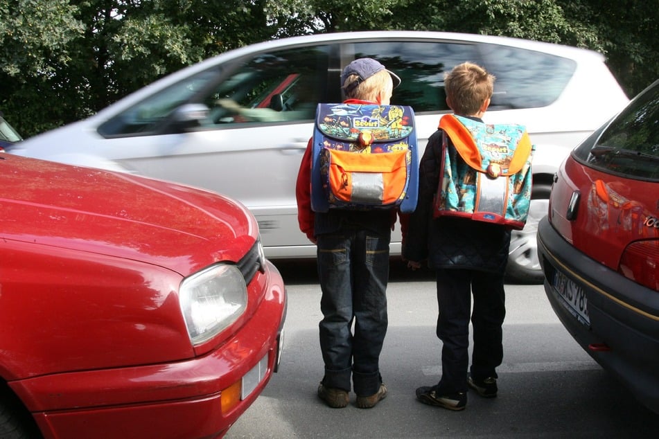 Achtjähriger stirbt nach schwerem Unfall vor Grundschule