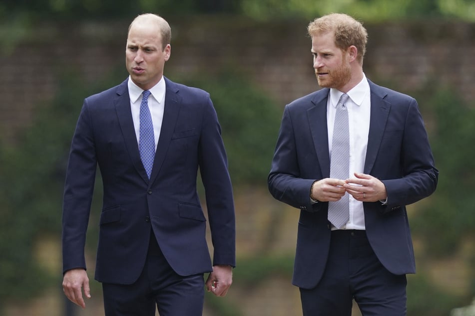 Prinz William (44, l.) und Prinz Harry (41) sind seit Jahren zerstritten. (Archivbild)