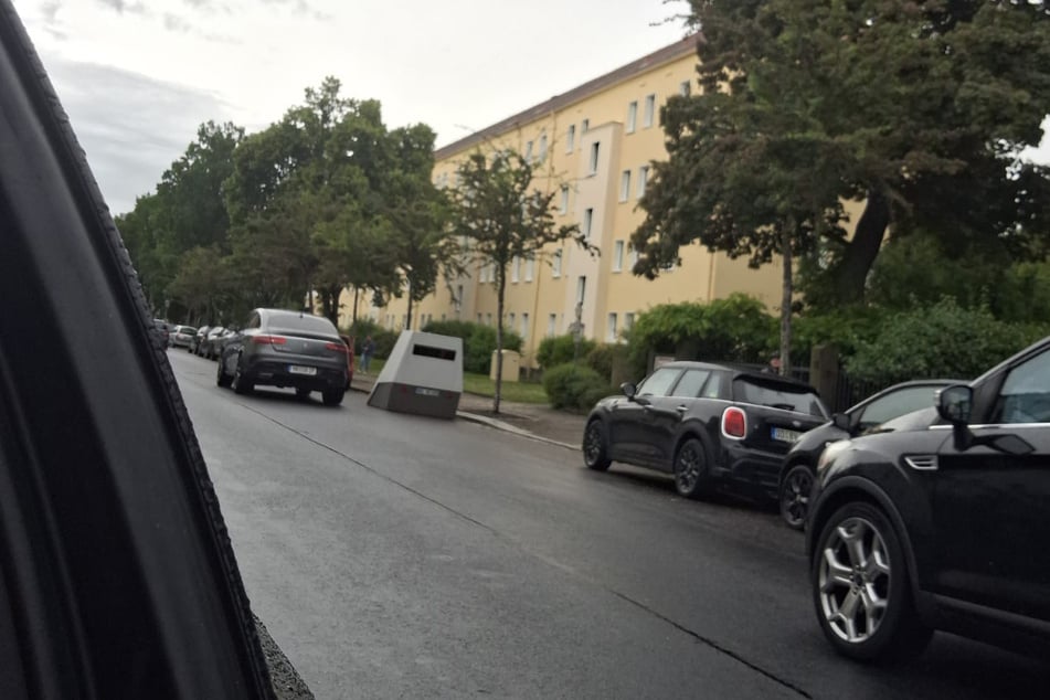 Auf den ersten Blick nur schwer zu erkennen: Der Superblitzer auf der Lipsiusstraße.