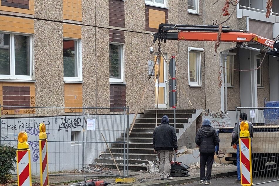 Bauarbeiter haben die Treppen an der Kolonnadenstraße 24-28 abgerissen.