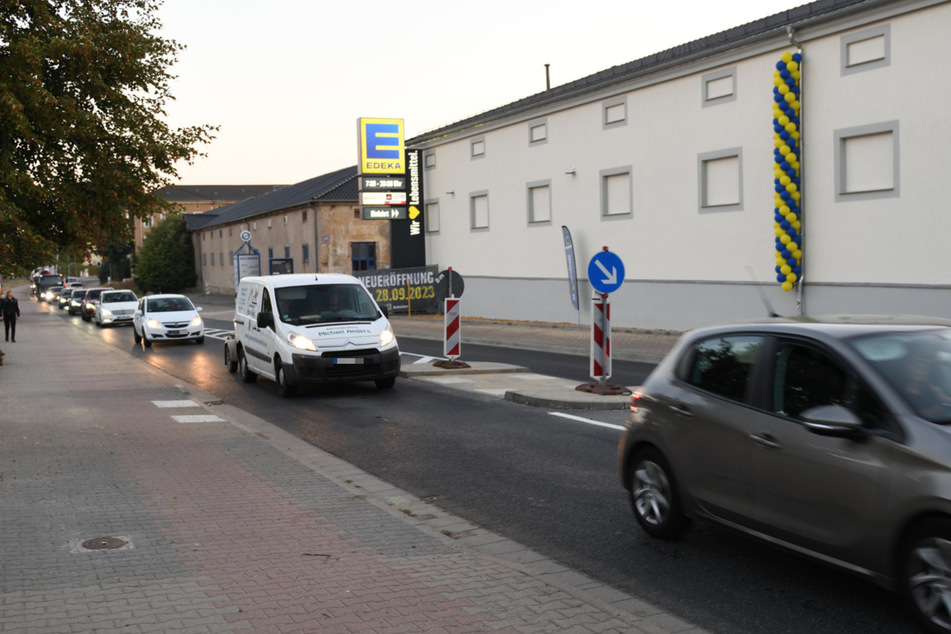 Kaum einer nutzt die neue Verkehrsinsel an der Bundesstraße.