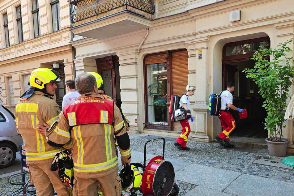 Die Einsatzkräfte haben betroffene Wohnungen kontrolliert und belüftet.