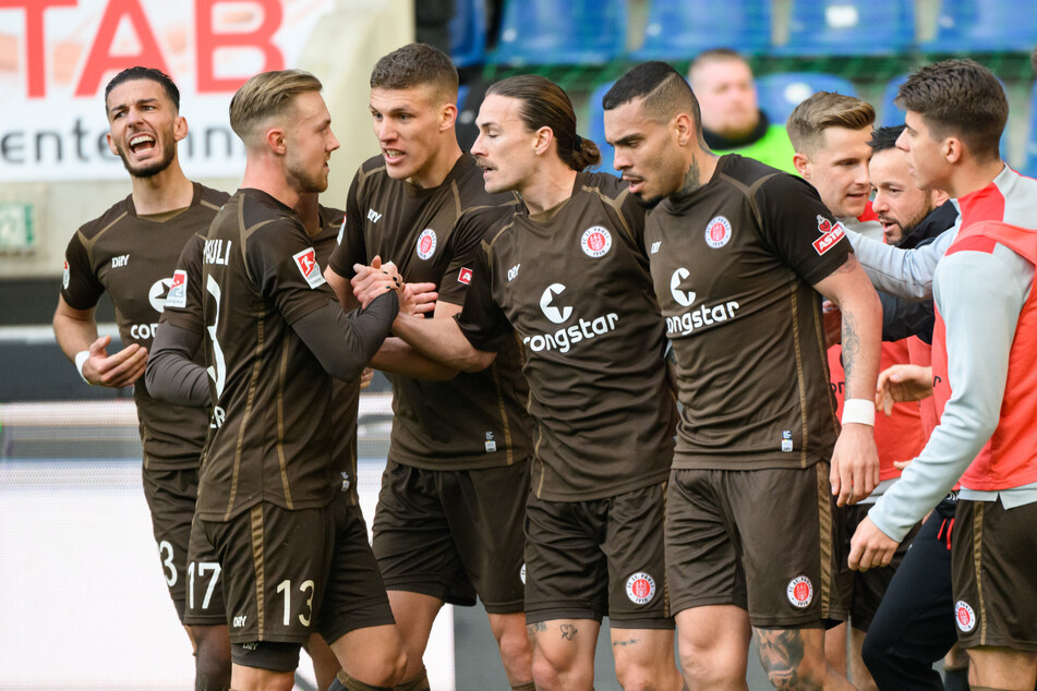 Jubel beim FC St. Pauli nach dem vierten Sieg im neuen Jahr.