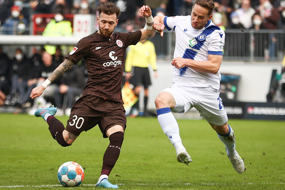 Der FC St. Pauli und Marcel Hartel (27, l) sind seit fünf Spielen gegen den Karlsruher SC ungeschlagen.