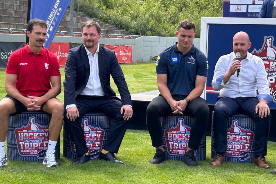 Wer gewinnt das Sachsenderby in der Vogtland Arena? Eislöwen-Geschäftsführer Maik Walsdorf (r.) will das Outdoor Triple, Piraten-Boss Jörg Buschmann (2.v.l.) ihnen diesen Coup verderben.