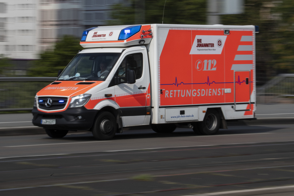 Autotür bei Unfall abgerissen: Mädchen (3) schleudert aus Unfallwagen