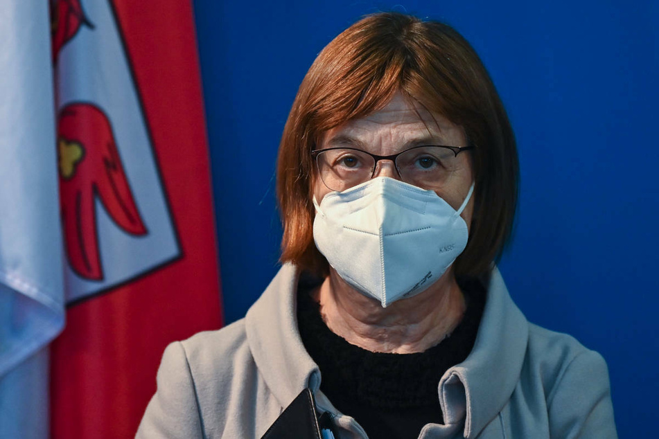 Am Mittwoch wird der Brandenburger Landtag in einer Sondersitzung auch über Kritik an Gesundheitsministerin Ursula Nonnemacher (64, Grüne) beraten.