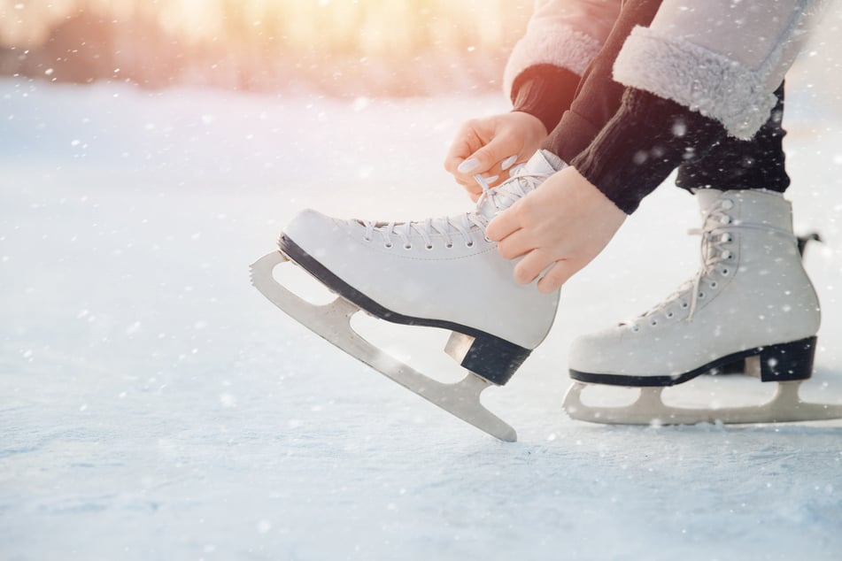 Eigentlich öffnet die Eisbahn an der Festung Mark erst im Januar. Am Wochenende gibt es jedoch einen ersten Vorgeschmack. (Symbolbild)