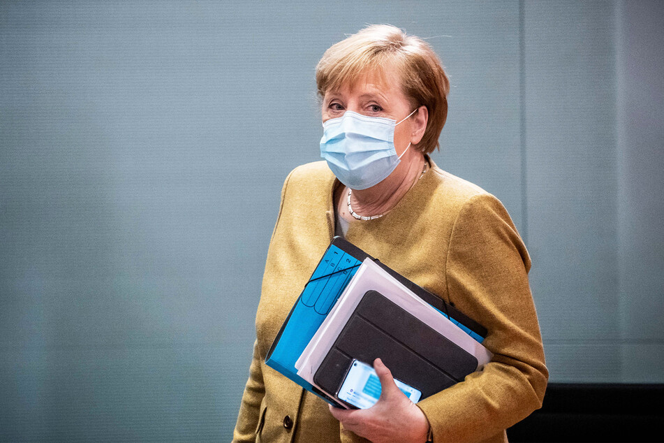 Angela Merkel beriet sich ausführlich mit den Ministerpräsidenten und will am Donnerstagmorgen eine Regierungserklärung geben.