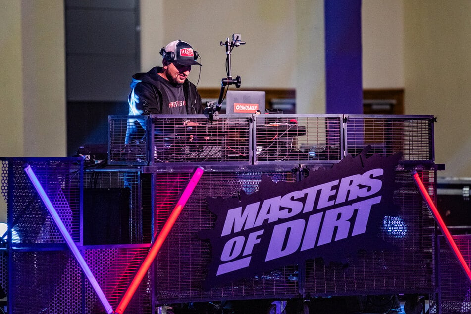 DJ Mosaken aus Wien ist seit Jahren ist mit den "Masters of Dirt" auf Tour und sorgt für die passenden Beats zu den Stunts.
