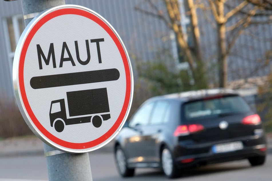 2023 wird die LKW-Maut auf Deutschlands Fernstraßen angehoben. (Symbolbild)