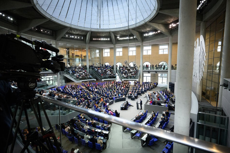 Das Parlament entscheidet am Dienstag über das geplante Sondervermögen.