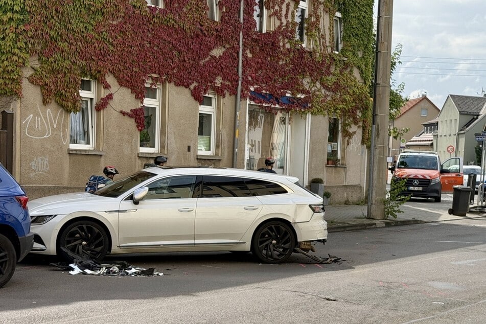 Das zweite Fahrzeug kam leicht von der Straße ab.