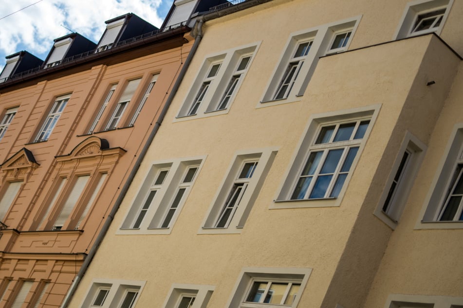 Neue Wohnungen werden im Freistaat Bayern dringend benötigt. Insgesamt 10.000 sollen es bis zum Jahr 2025 eigentlich werden. (Symbolbild)