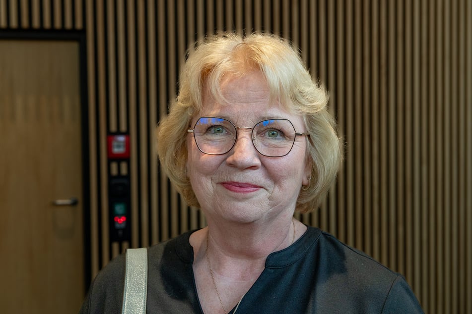 Gabi Kiepisch (62) hofft auf eine unauffällige Elbquerung.