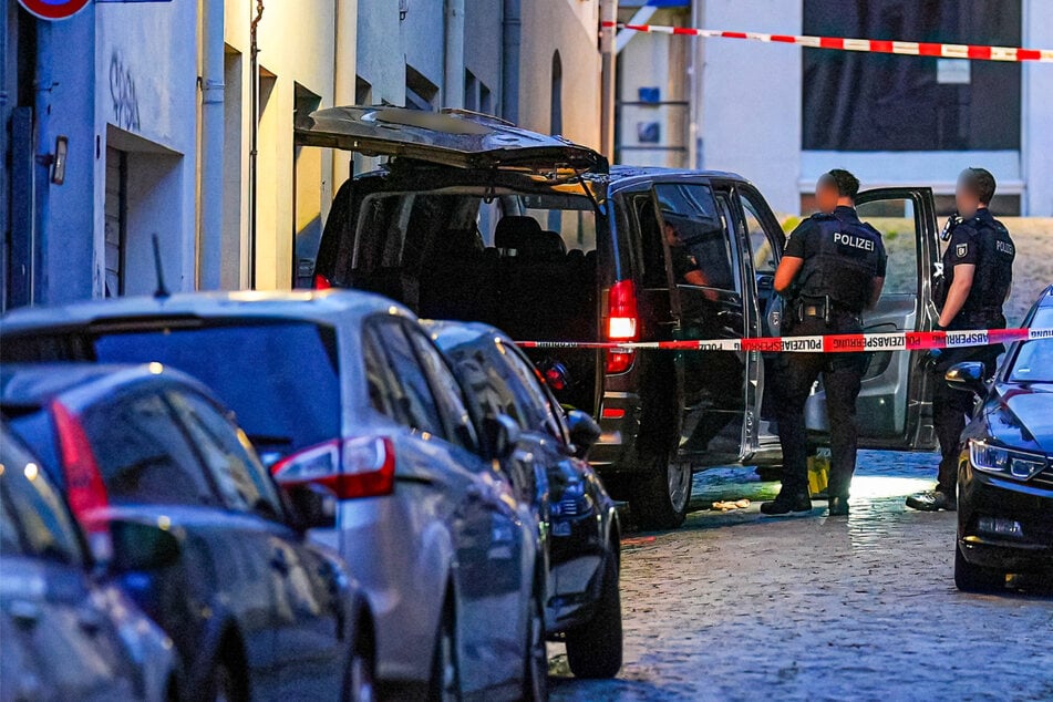 Ehepaar von eigenem Transporter überrollt: Frau stirbt noch vor Ort