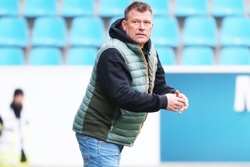 Coach Christian Benbennek (49) hat mit dem BFC Dynamo bei drei verbliebenen Spielen acht Punkte Vorsprung. Die Meisterschaft ist daher greifbar nah.