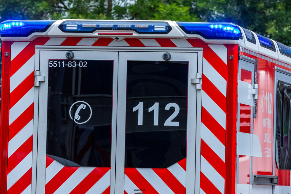 Zwölfjähriger auf E-Scooter von Auto erfasst und schwer verletzt: Fuhr er einfach auf Straße?