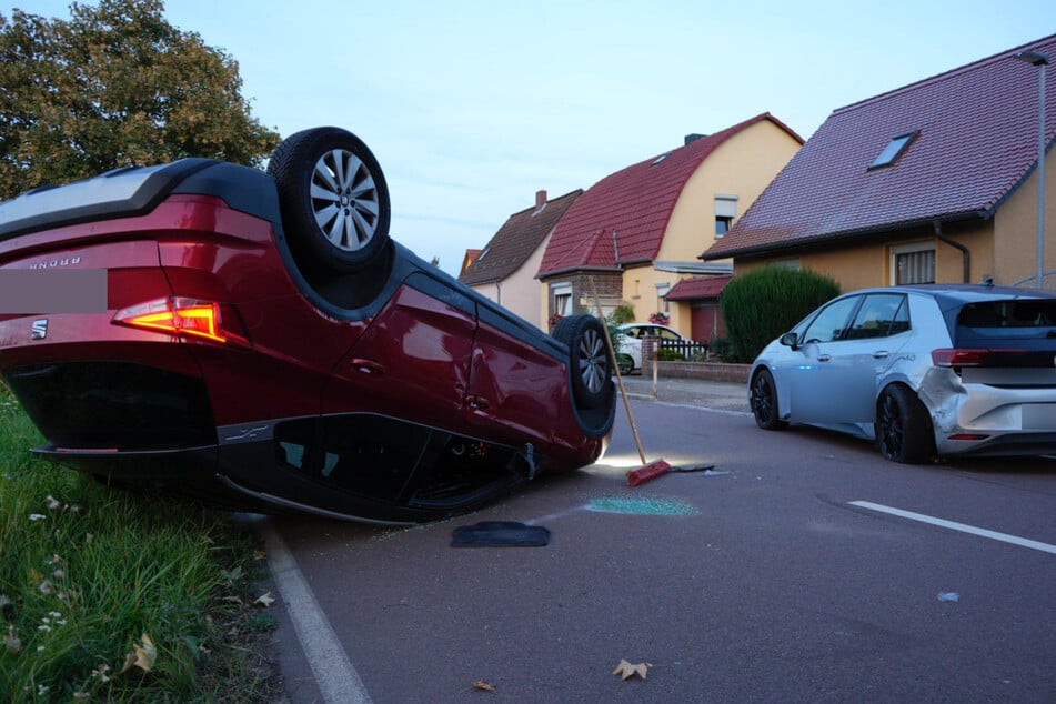 Beide Fahrzeuge wurden so schwer beschädigt, dass sie abgeschleppt werden mussten.