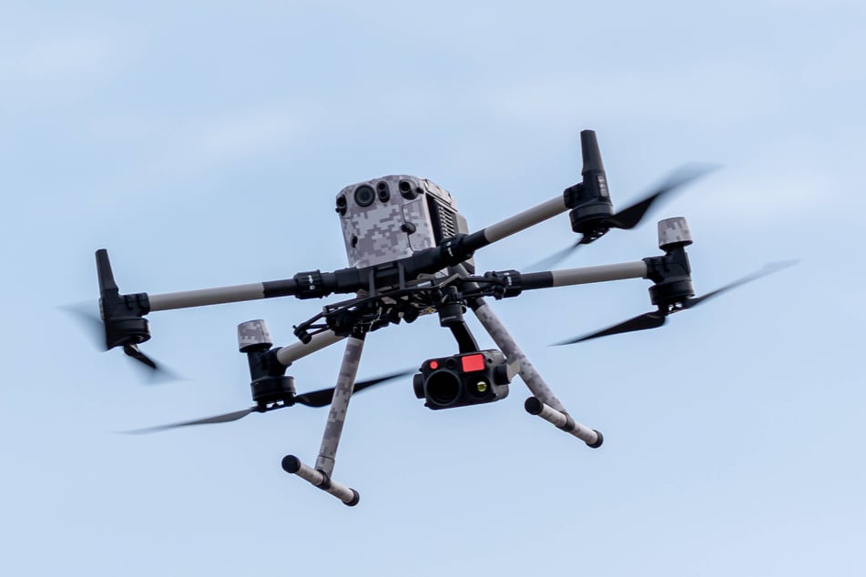 ... eine Drohne mit der Dienstwaffe abzuschießen.
