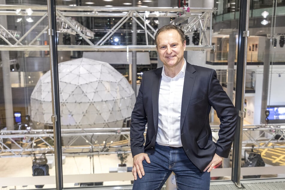 Standortleiter Martin Goede (59) will bei der Umrüstung von Fahrzeugen dieses Jahr wieder eine zweistellige Zahl schaffen.