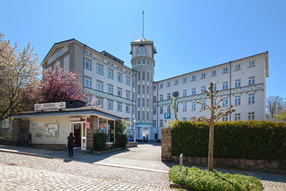 Das historische Fabrikgebäude prägt das Stadtbild von Limbach-Oberfrohna.