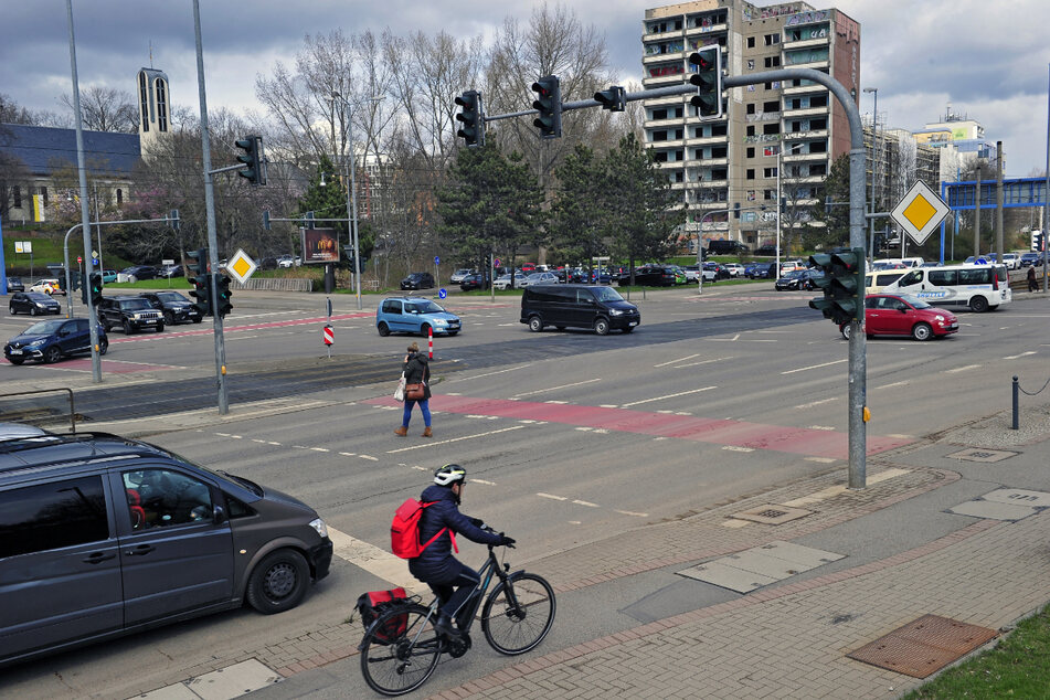 Im Rahmen der "DRadEsel"-Studie untersuchen die Wissenschaftler auch die Sicherheit bei getrennten Fuß- und Radwegen, wie an der Zwickauer Straße/Reichsstraße.