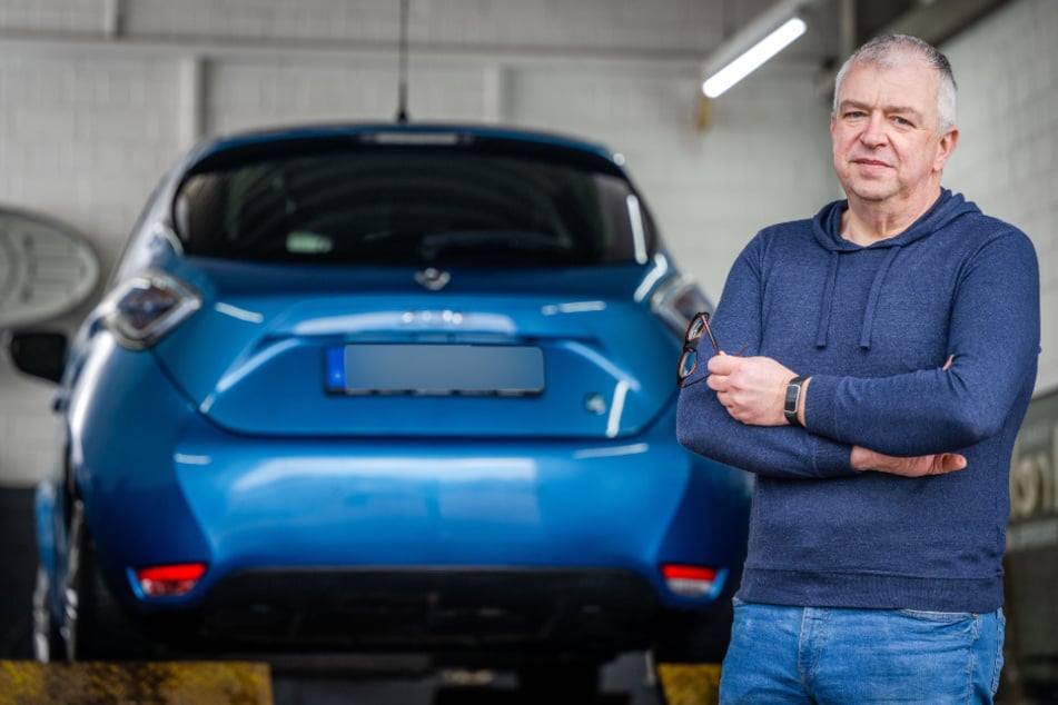 Gegen den Spurhalte-Assistenten zu lenken, gehe immer problemlos, sagt Michael Schneider (56), Obermeister der Kfz-Innung Sachsen West/Chemnitz.