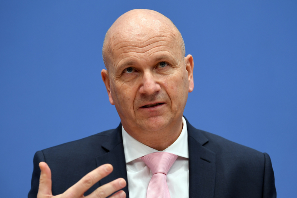 Gemeindetagspräsident Uwe Brandl macht sich Sorgen um die Geschäfte in den Innenstädten. (Archiv)