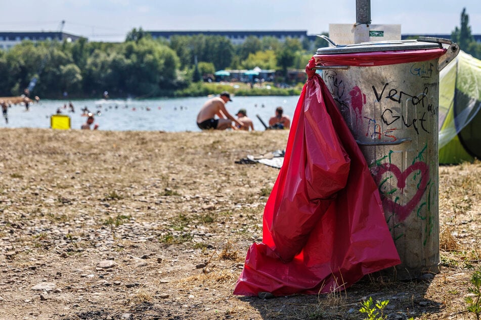 Dresden: Kiesgrube Leuben kämpft gegen riesige Müllberge!