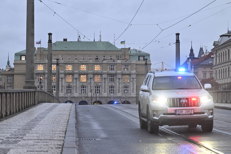 A shooting at Prague's Charles University Faculty of Arts has killed several people and injured dozens, according to Czech police.