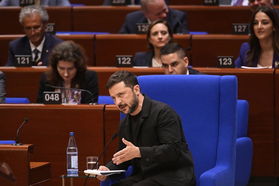Erstmals besucht Selenskyj den Europarat - die Organisation, die ein Sondertribunal für Russlands Verbrechen umsetzen will.