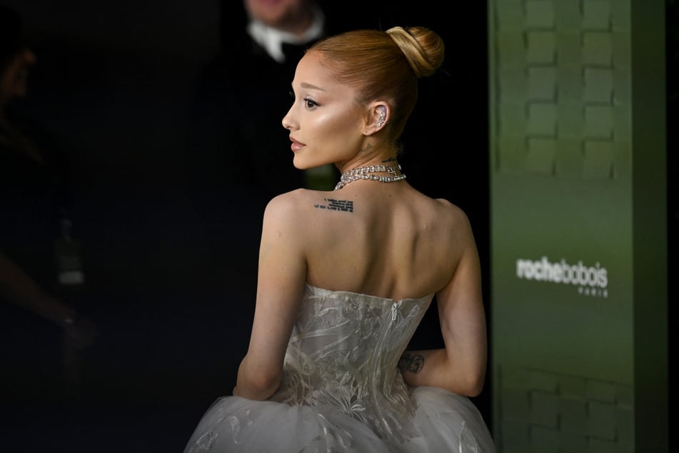 Fans are wondering whether Ariana Grande is removing her tattoos.