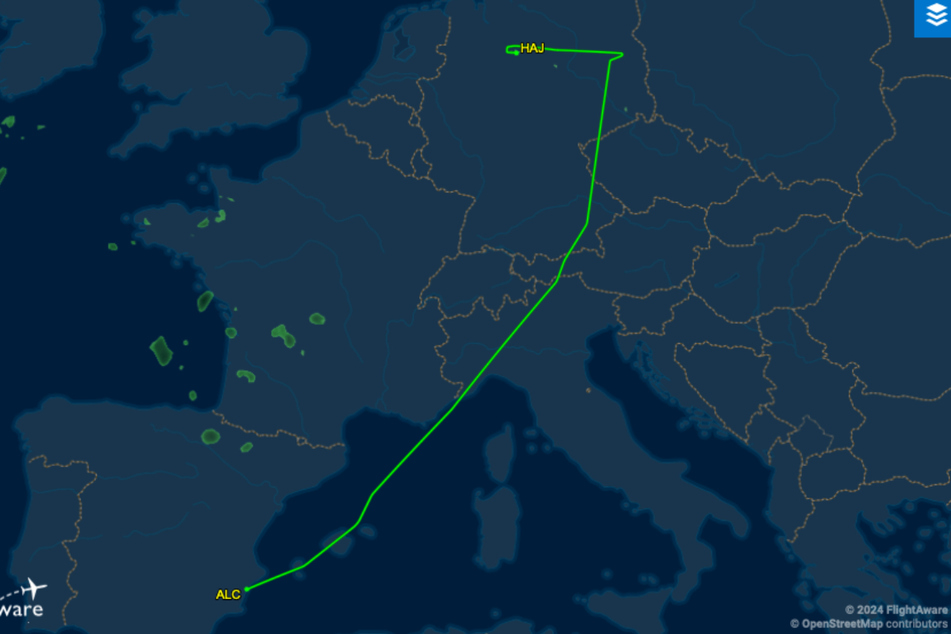 Gut zusehen: Das Flugzeug war schon im Landeanflug auf Berlin, flog dann aber noch die Schleife nach Hannover.