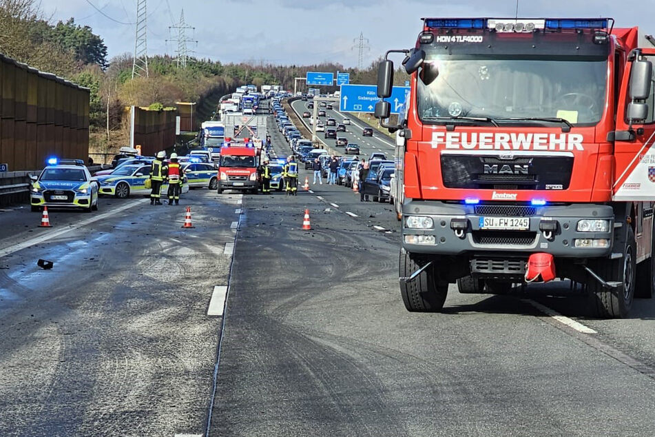 Ein 45-jähriger Autofahrer kam nach dem Crash auf der A3 bei Bad Honnef schwer verletzt in ein Krankenhaus.