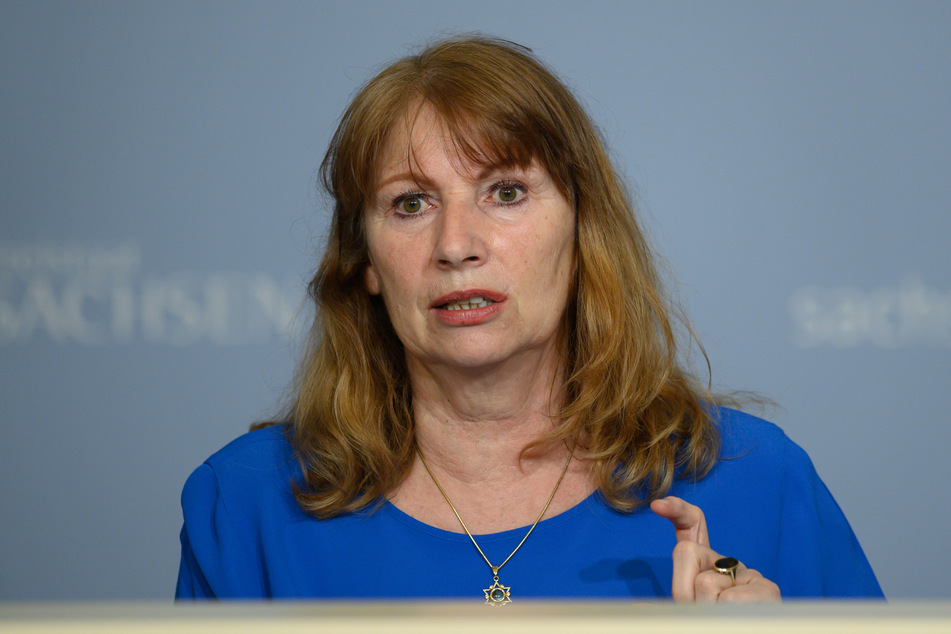 Gesundheitsministerin Petra Köpping (62, SPD) stellt Sachsens neue Corona-Schutzverordnung vor. Grundsätzlich gilt das Konzept "Öffnen und Testen".