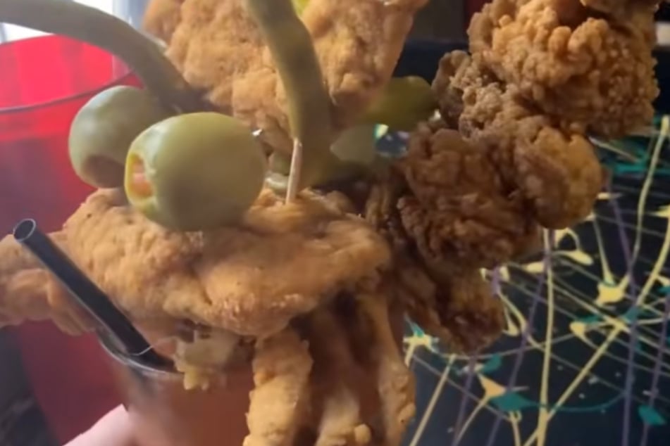 Más comida que bebida: Nicholas Beedles recibió mucho más que una bebida.