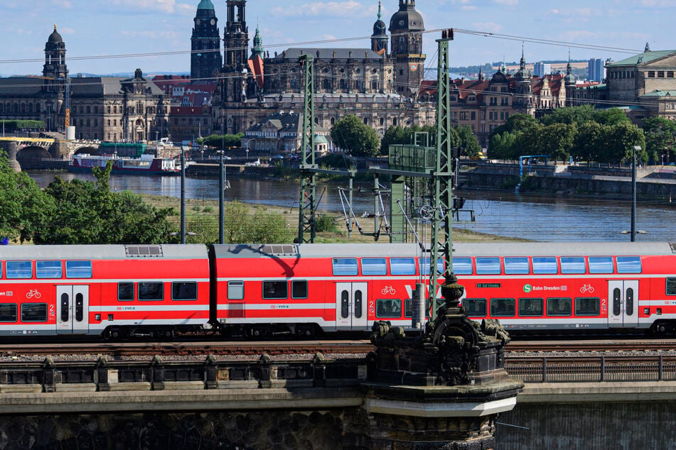 Dresden: Zum Stadtfest mit der Bahn: VVO lässt mehr Züge rollen!