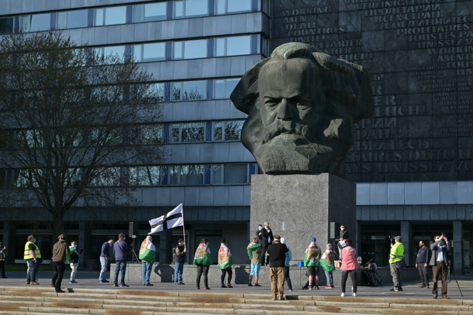 Am Montag demonstrierte die rechtsextreme Bürgerbewegung "Pro Chemnitz" das erste Mal gegen die Corona-Maßnahmen der Bundesregierung. Am Freitag soll die zweite Demo stattfinden.