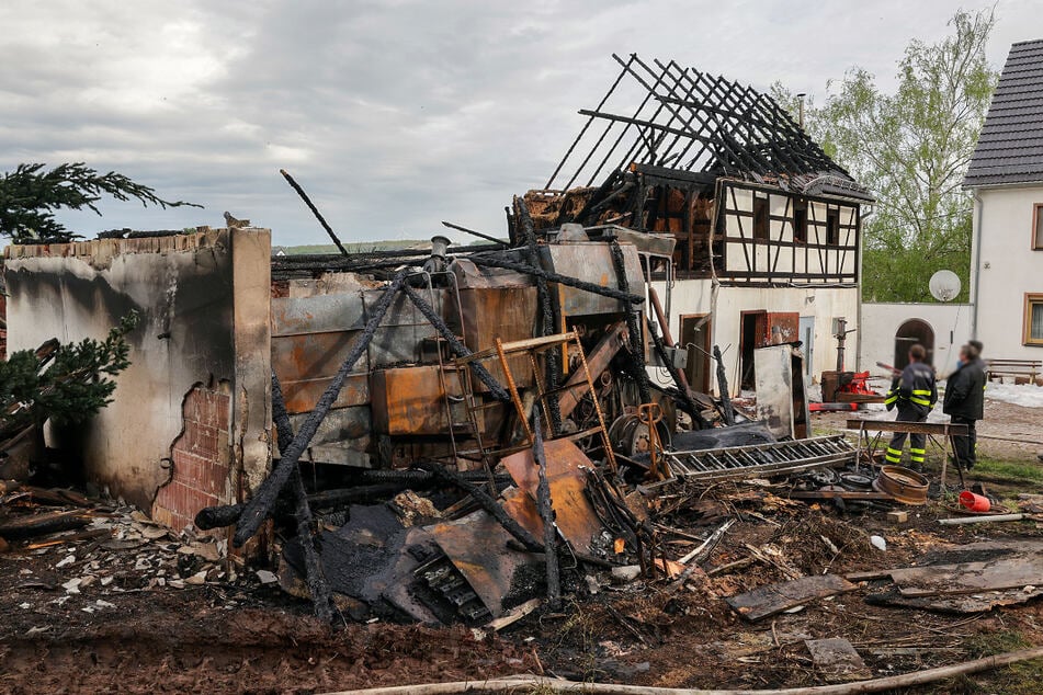 Das verheerende Feuer zerstörte die Scheune in Bernsdorf.