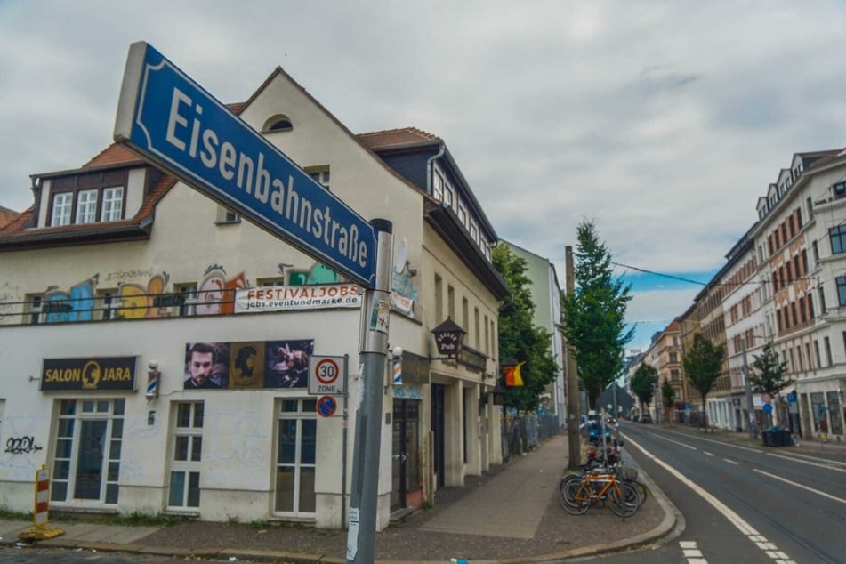 In der Nacht auf Sonntag starb auf der Eisenbahnstraße ein Mann.