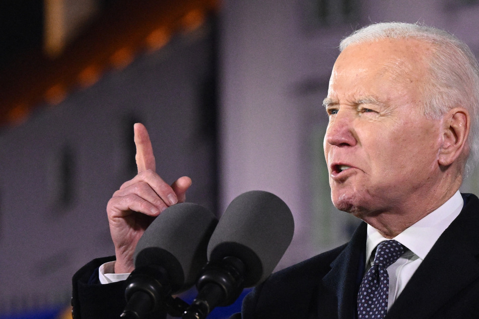 US-Präsident Joe Biden hat bei einer Rede anlässlich seines Polen-Besuchs Kreml-Despot Putin vor einer weitereren Eskalation des Ukraine-Überfalls gewarnt. Es sei eine "heilige Pflicht, jeden Zoll-Nato-Gebietes zu verteidigen", sagte Biden.