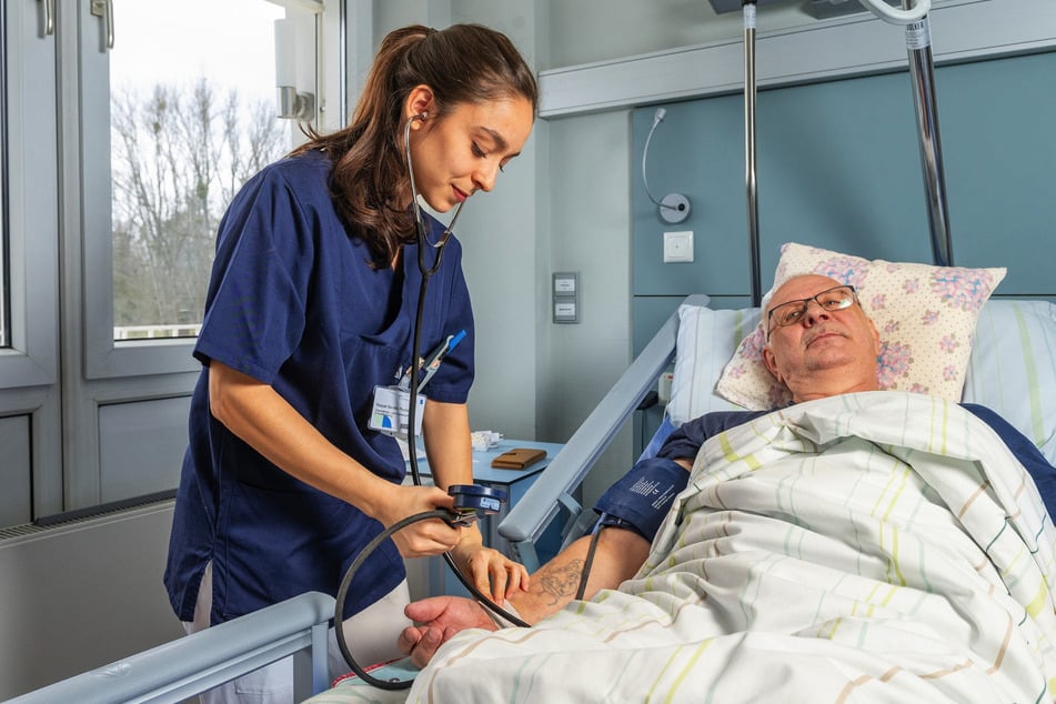 Raquel Barrêto Rocha (27) ist eine der brasilianischen Pflegekräfte, die sich bereits bestens in den deutschen Klinikalltag im Lausitzer Seenland Klinikum eingearbeitet haben.