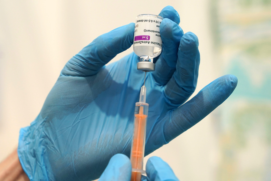 Der Impfstoff von AstraZeneca wird bereits fleißig verwendet, inzwischen arbeitet das Unternehmen auch noch an einem Antikörper-Präparat gegen das Coronavirus.