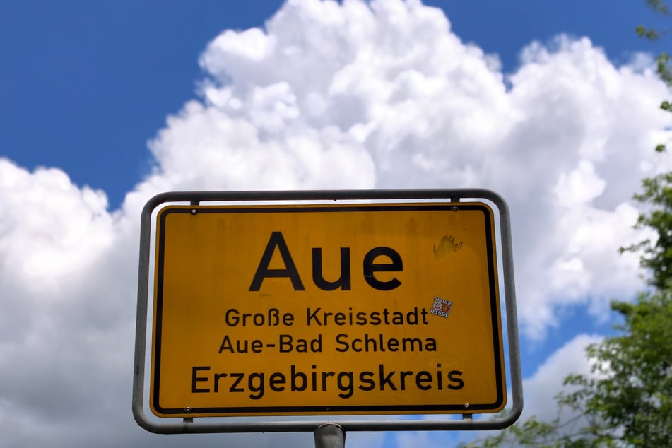 In Aue stahl ein Mann mehrere Tausend Euro aus der Wohnung einer Seniorin.