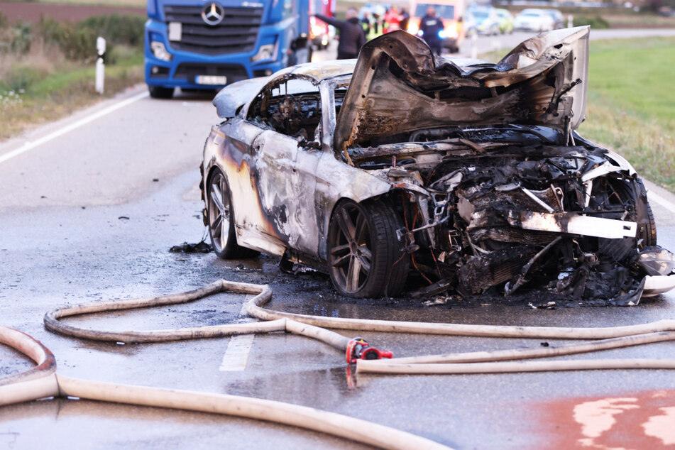 BMW-Fahrer (19) will Lastwagen überholen und reißt 16-jährigen Biker in den Tod!