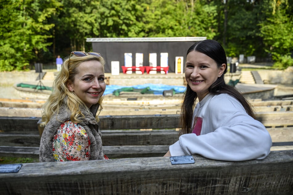 Rebecca Windsheimer (l.) und Nicole Kühmel haben Text und Lieder des Musicals geschrieben.