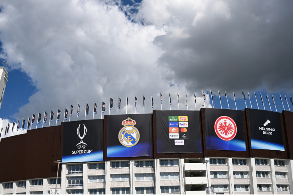 Im vergangenen Jahr trafen Real Madrid als Champions-League-Sieger und Eintracht Frankfurt als Gewinner der Europa League im Supercup in Helsinki aufeinander. Der nächste Supercup der UEFA wird nicht in Kasan, sondern in Piräus ausgetragen.