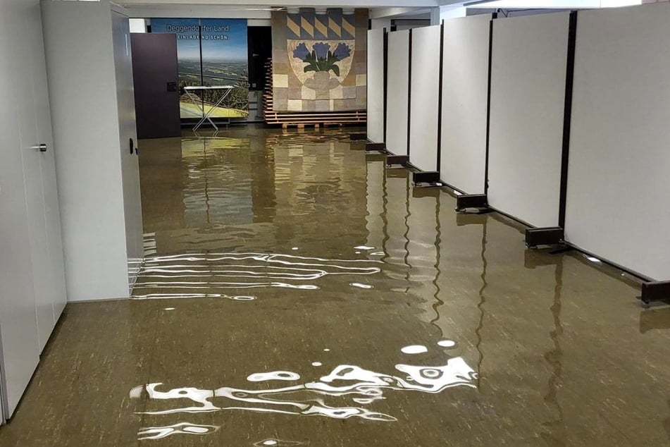 "Einfach idiotisch": Keller von Landratsamt mutwillig unter Wasser gesetzt